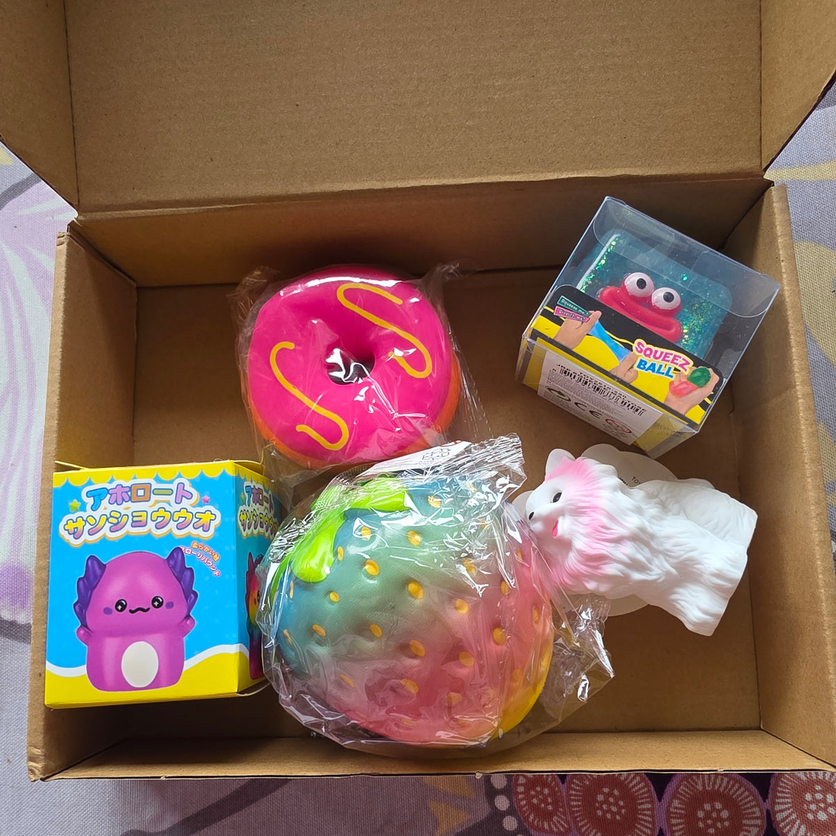 Squishy Mystery Box sisältää 4-5tuotetta