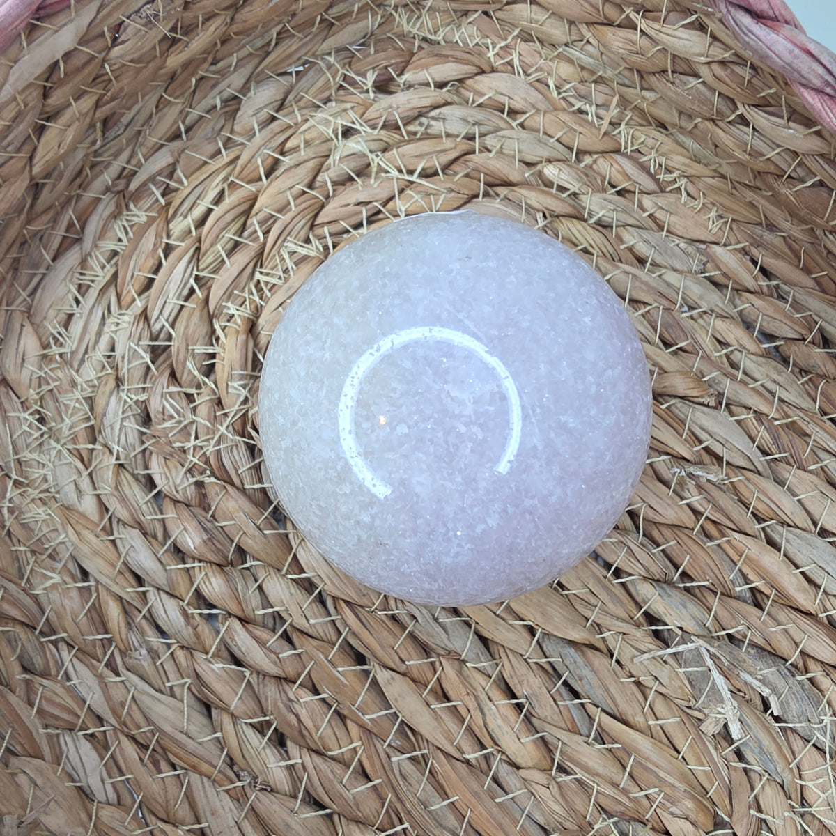 Pinkki ametisti pallo