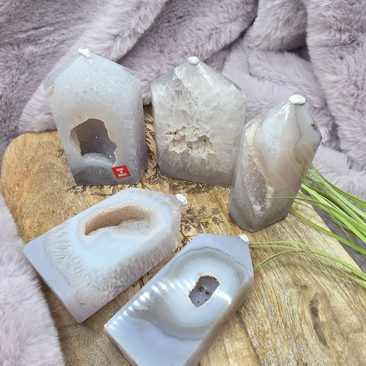 Akaatti "druzy" torni