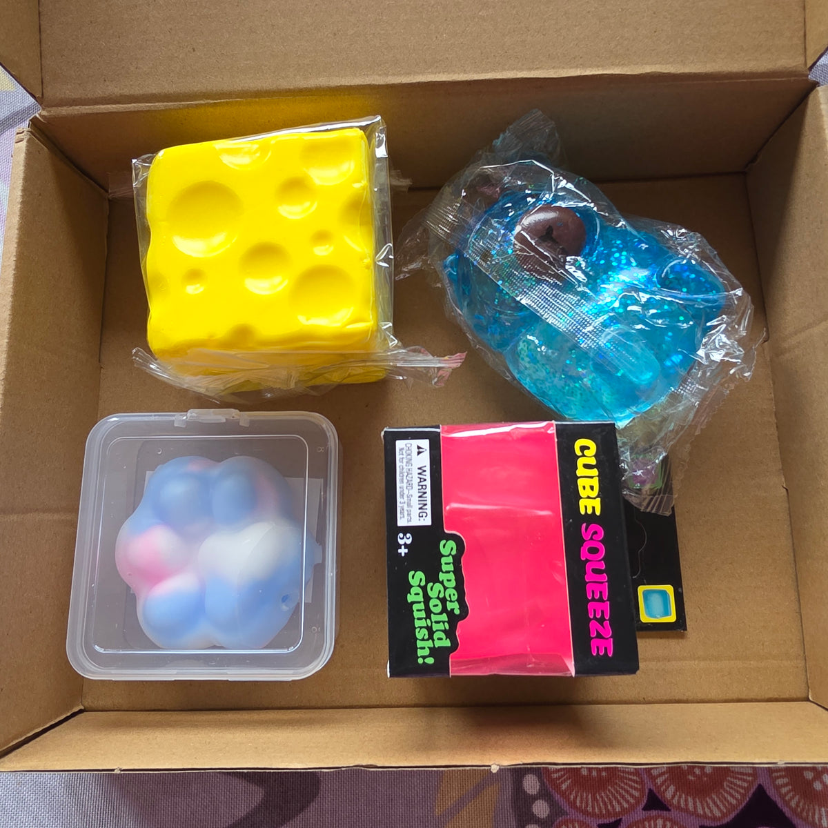 Squishy Mystery Box sisältää 4-5tuotetta